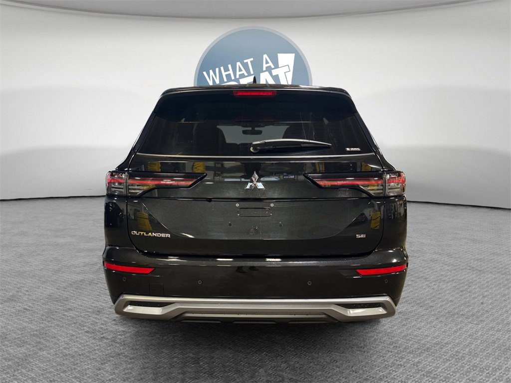 Used 2025 Mitsubishi Outlander SE image 5