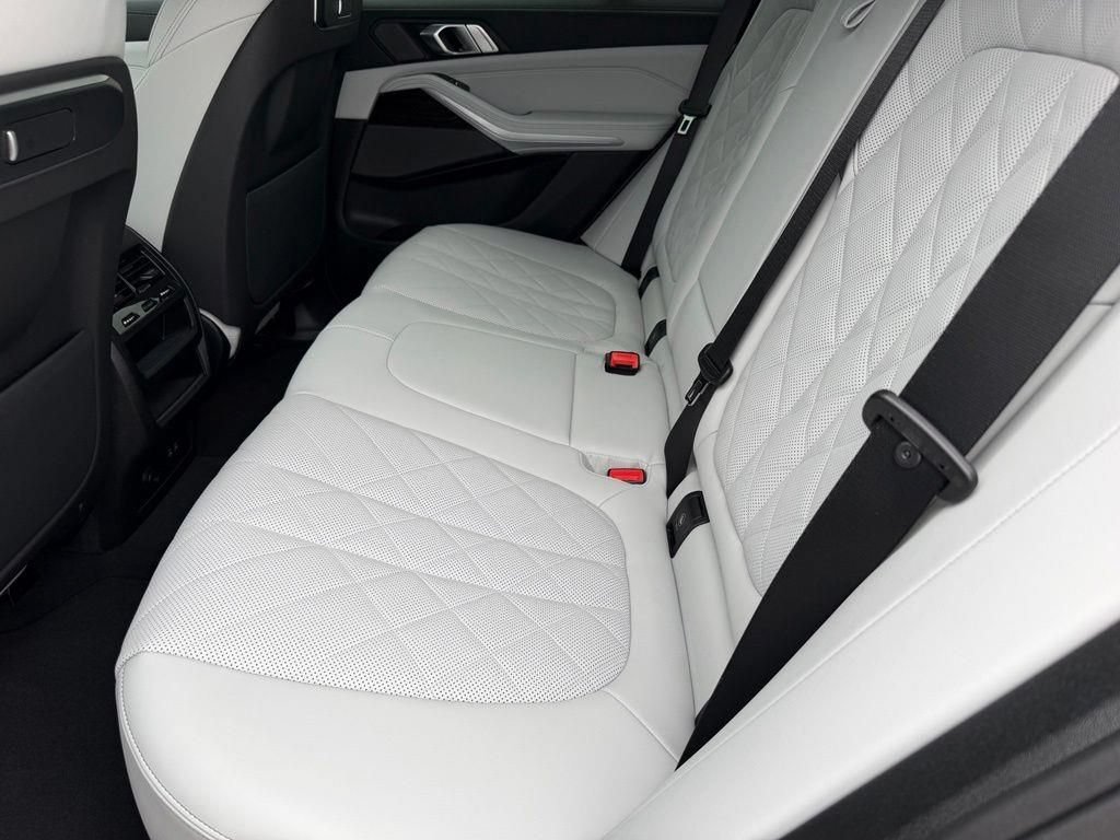 Used 2026 BMW X5 sDrive40i w/ Premium Package RWD image 11