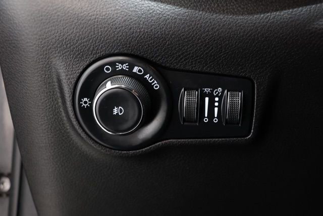 Used 2022 Jeep Compass Latitude w/ Sun and Sound Group AWD/4WD image 20