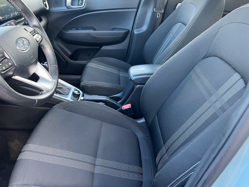 Used 2025 Hyundai Venue SEL FWD image 10