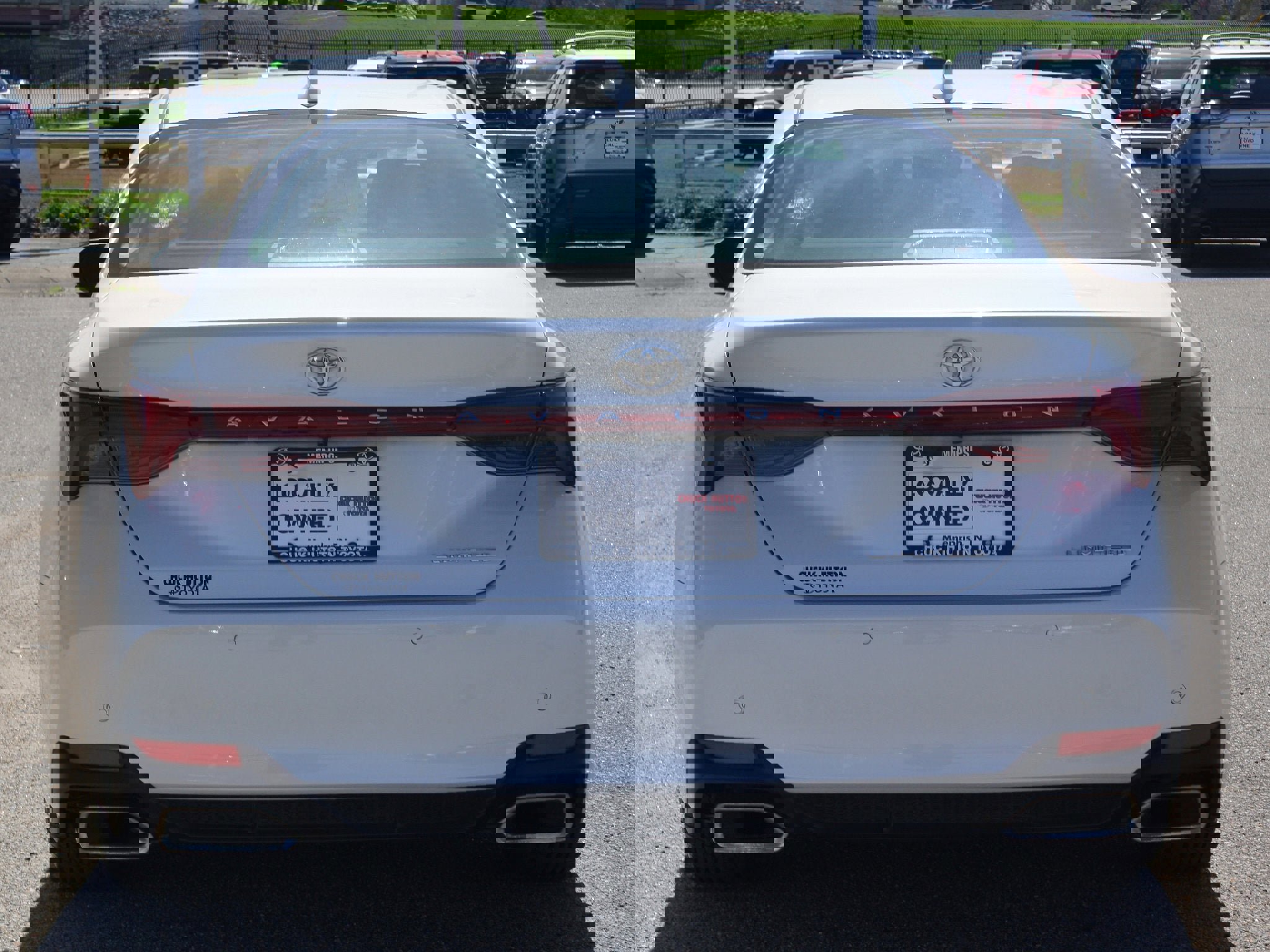 Used 2019 Toyota Avalon Limited w/ Advanced Safety Package image 3