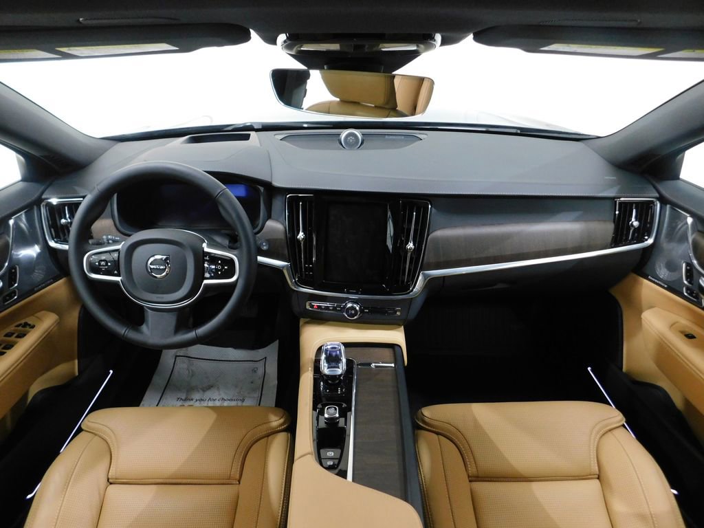 Used 2026 Volvo V90 B6 Cross Country Ultra image 40