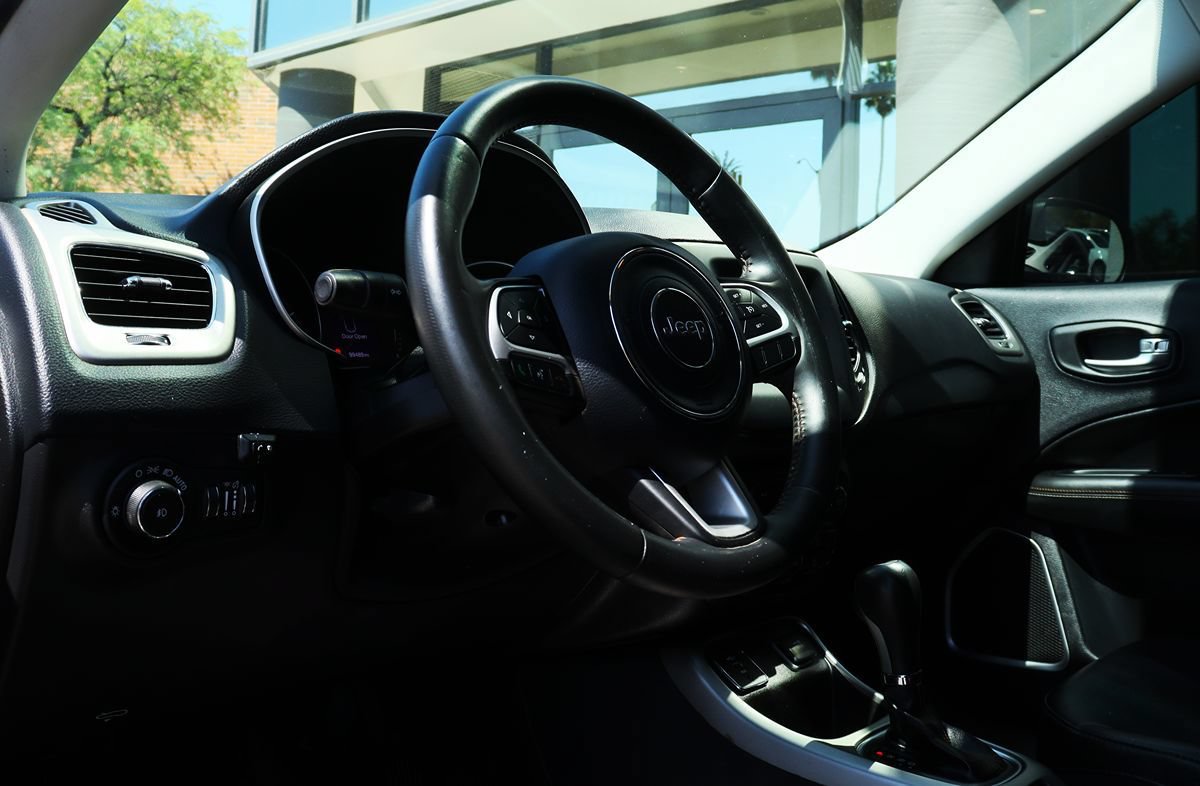 Used 2019 Jeep Compass Latitude FWD image 40