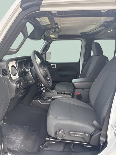 New 2026 Jeep Gladiator Sport AWD/4WD image 11