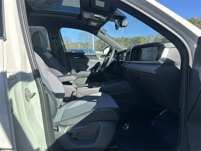 New 2026 Volkswagen Tiguan SE R-Line image 23