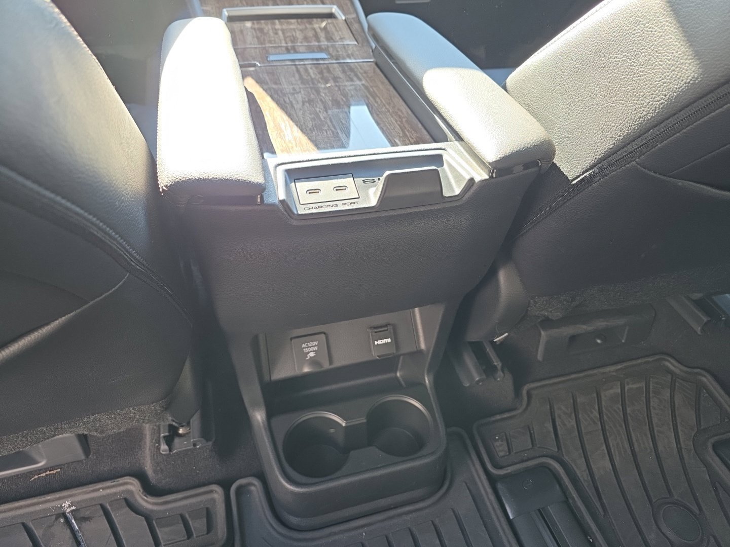 Used 2025 Toyota Sienna Limited AWD/4WD image 23