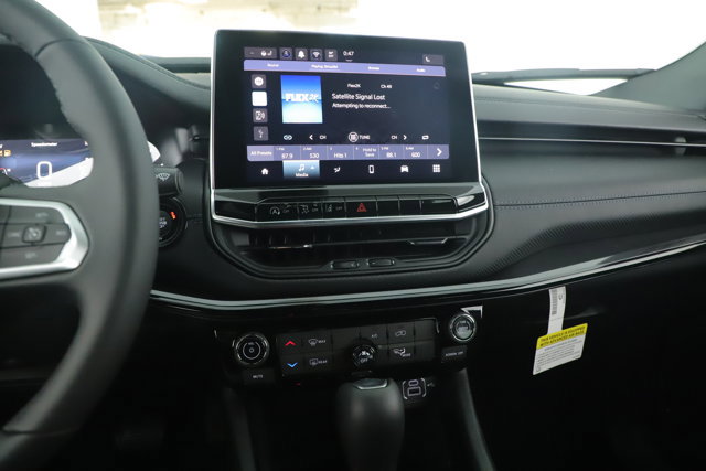 New 2026 Jeep Compass Latitude image 17