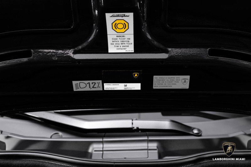 Used 2018 Lamborghini Aventador S image 14