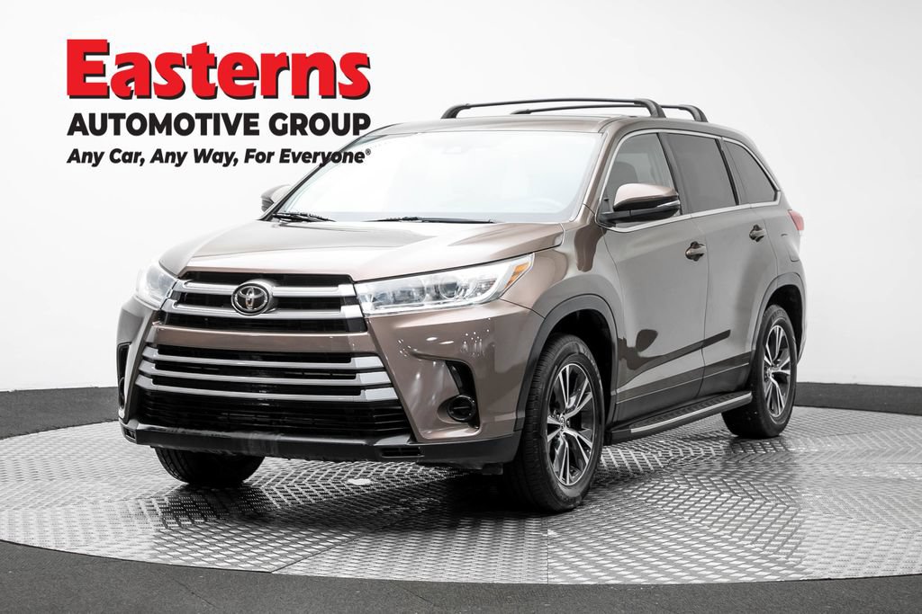 Used 2019 Toyota Highlander LE FWD image 1