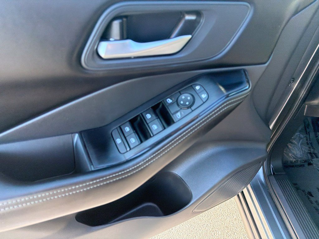 Used 2025 Nissan Rogue SV AWD/4WD image 23
