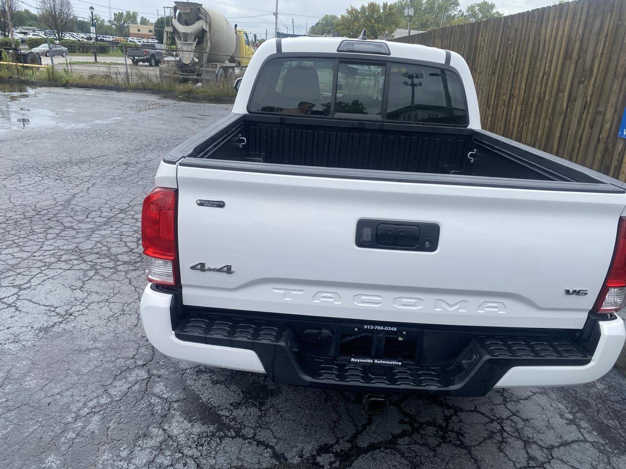 Used 2016 Toyota Tacoma SR w/ Towing Package AWD/4WD image 7