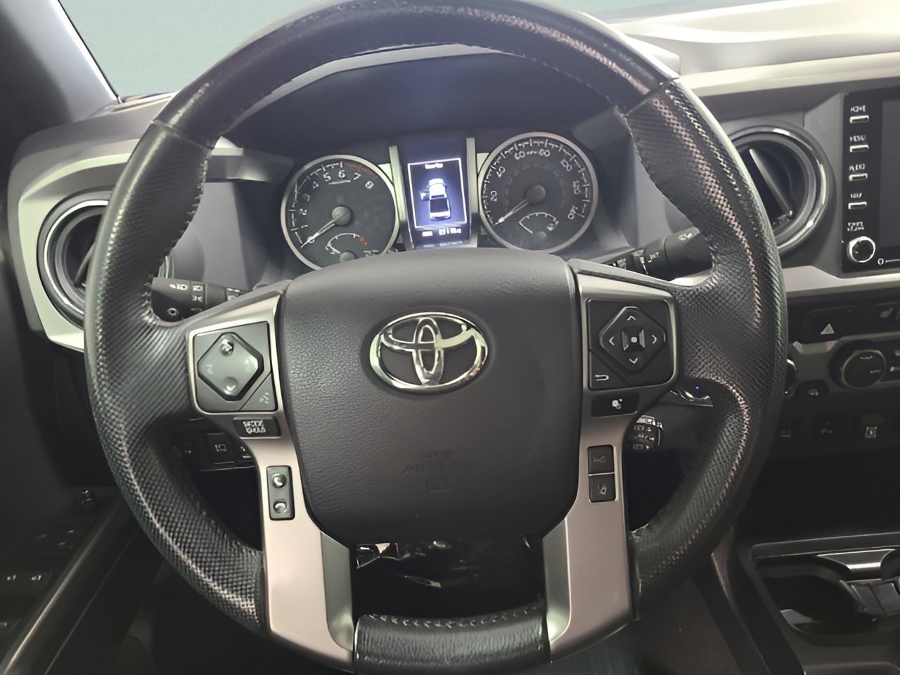 Used 2022 Toyota Tacoma Limited AWD/4WD image 25