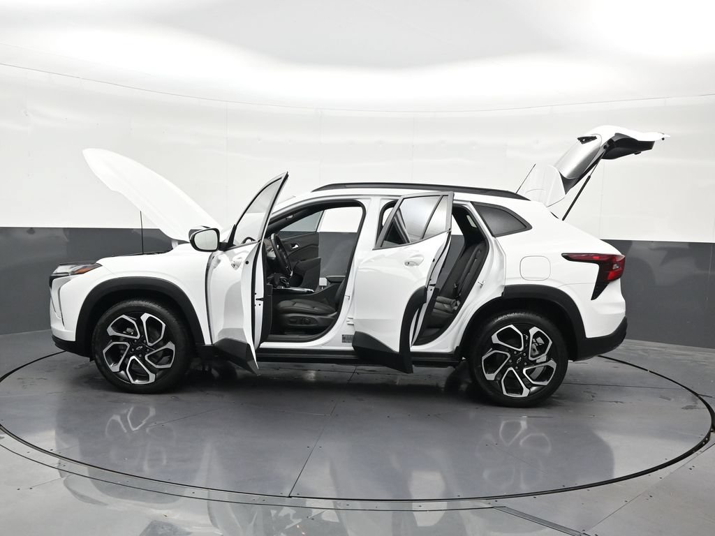 Used 2025 Chevrolet Trax RS FWD image 33
