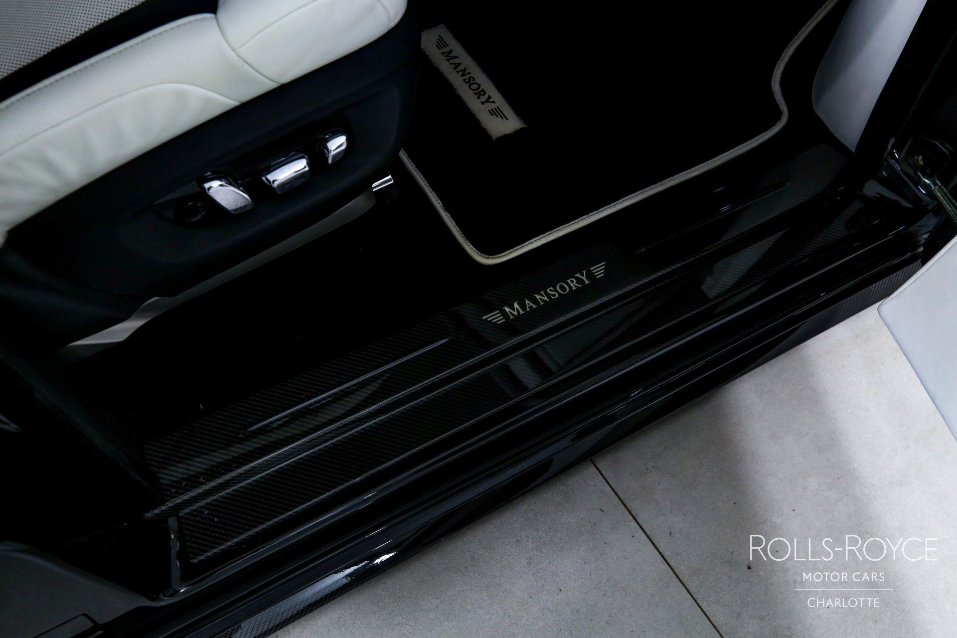 Used 2018 Rolls-Royce Phantom Sedan image 38