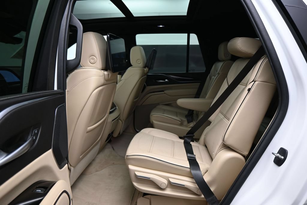 Used 2023 Cadillac Escalade Premium Luxury AWD/4WD image 30