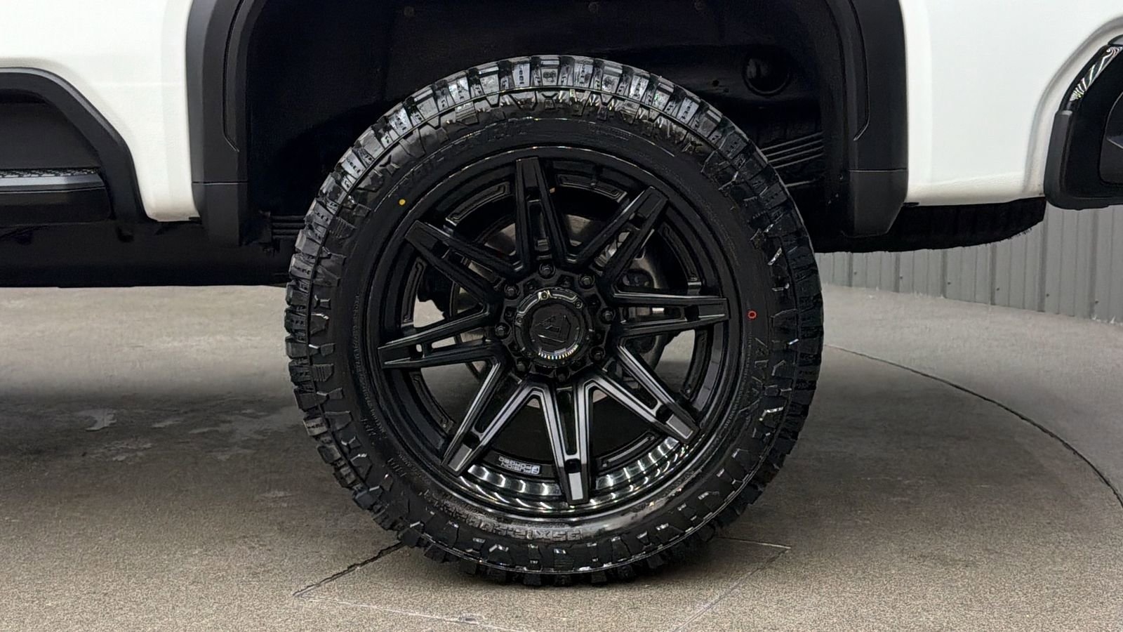 Used 2024 GMC Sierra 2500 AT4X image 12