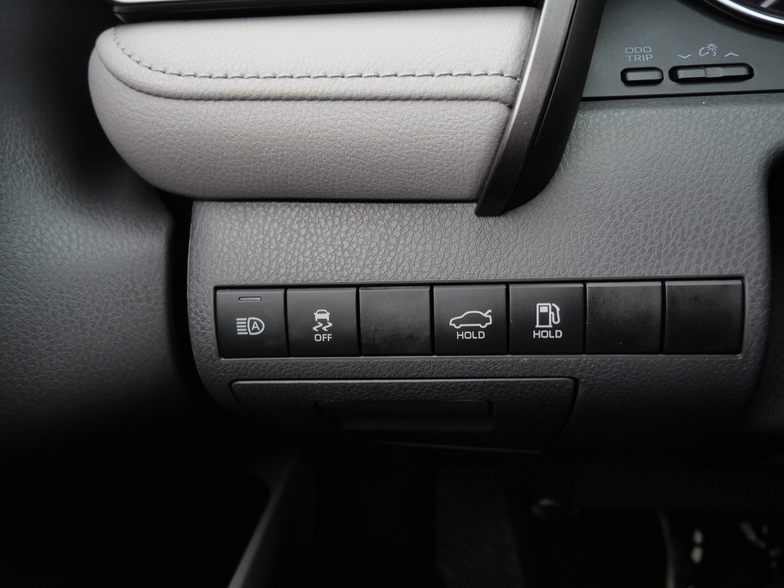 Certified 2020 Toyota Camry LE image 26