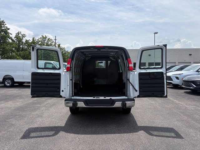 Used 2025 Chevrolet Express 2500 w/ Driver Convenience Package RWD image 8