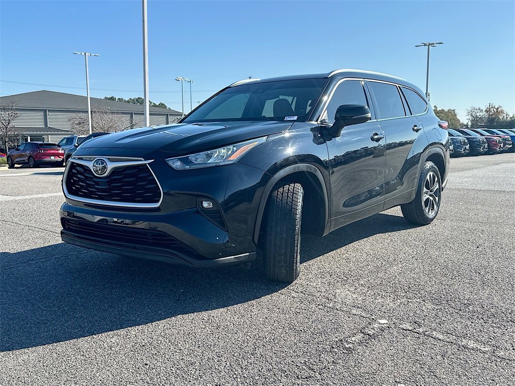 Used 2020 Toyota Highlander XLE image 2