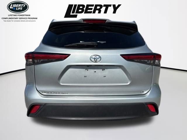 Used 2023 Toyota Highlander LE FWD image 6