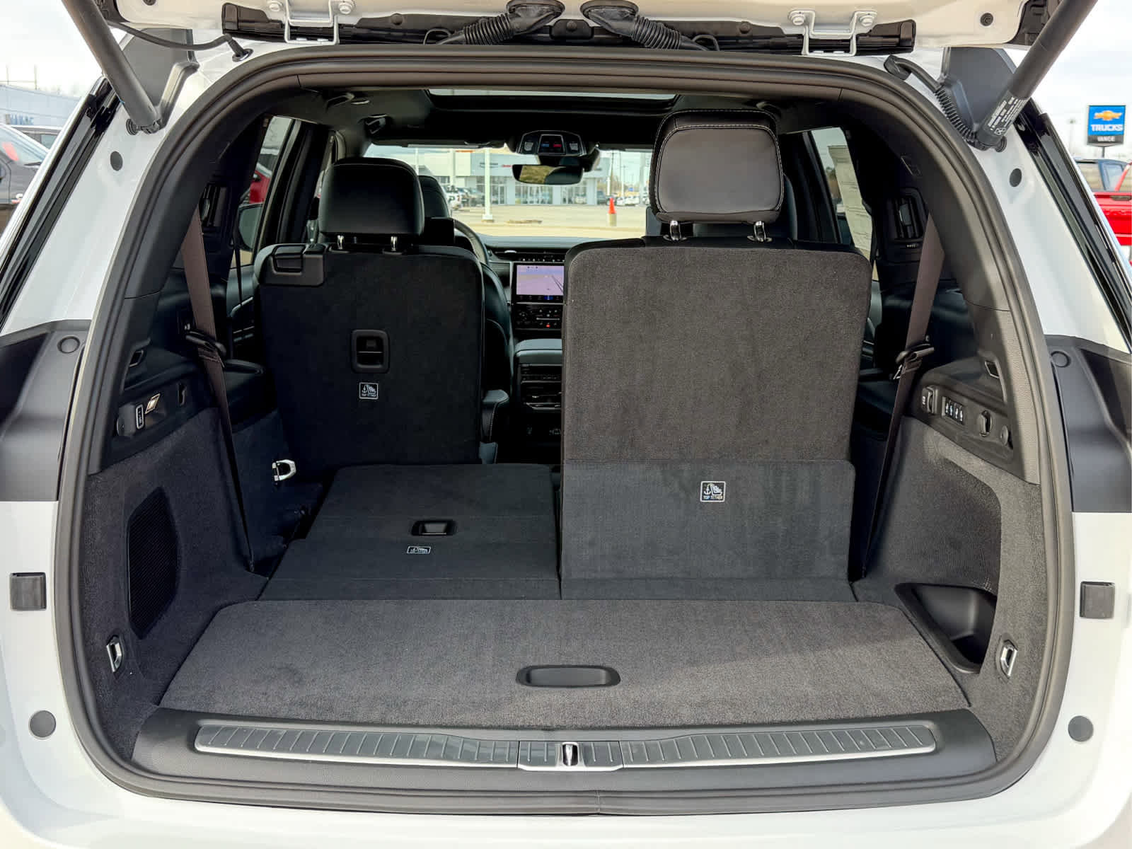 New 2025 Jeep Grand Cherokee L Overland w/ Rear Seat Video Group I image 9