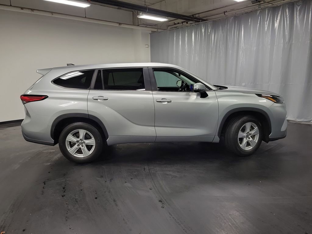 Used 2023 Toyota Highlander L image 9