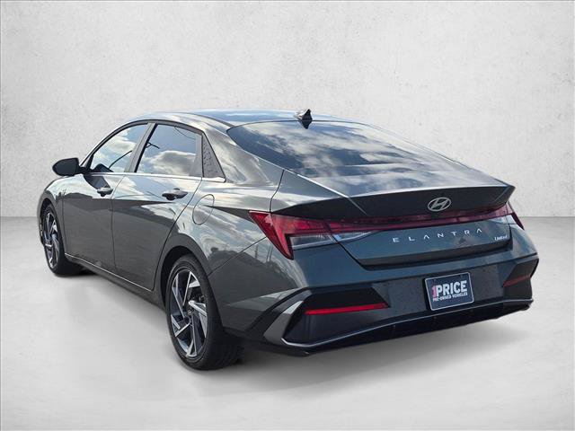 Used 2025 Hyundai Elantra Limited FWD image 7