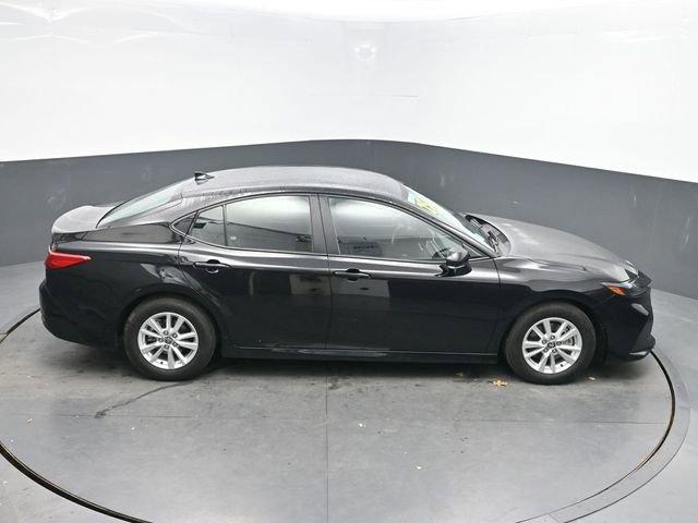 Used 2025 Toyota Camry LE image 31