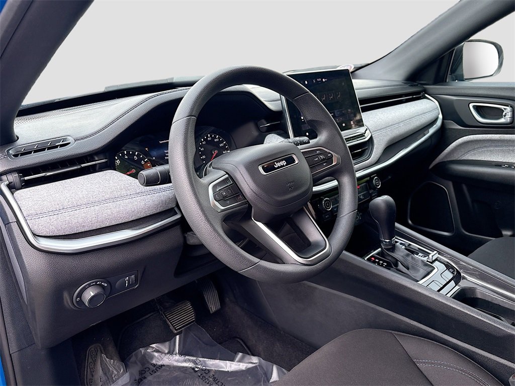 Used 2024 Jeep Compass Sport image 9