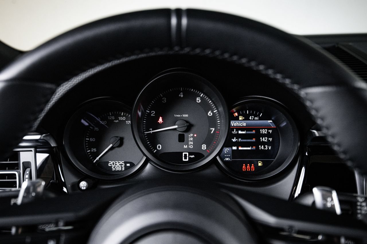 Certified 2024 Porsche Macan AWD/4WD image 15