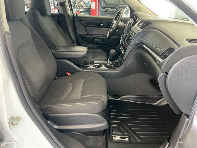 Used 2016 Chevrolet Traverse LT FWD image 20