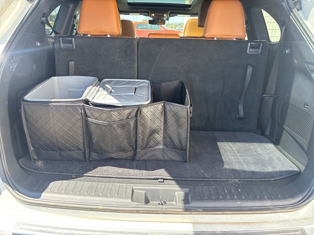 Used 2025 Toyota Highlander Platinum image 31