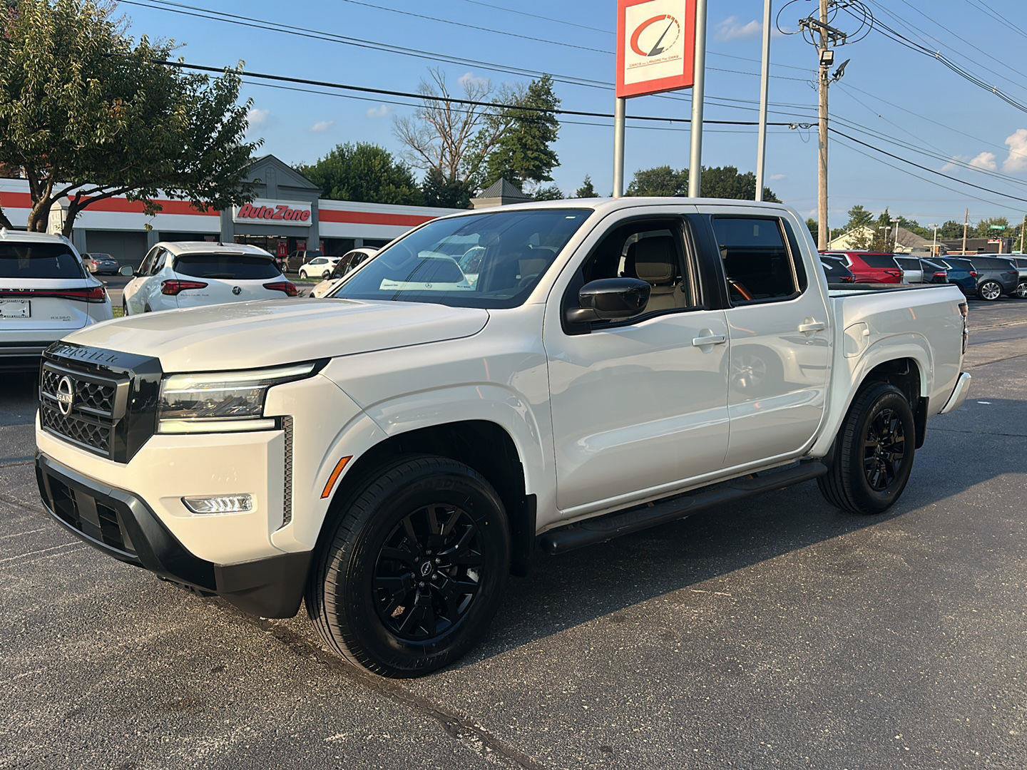 Used 2023 Nissan Frontier SV w/ Midnight Edition Package AWD/4WD image 6