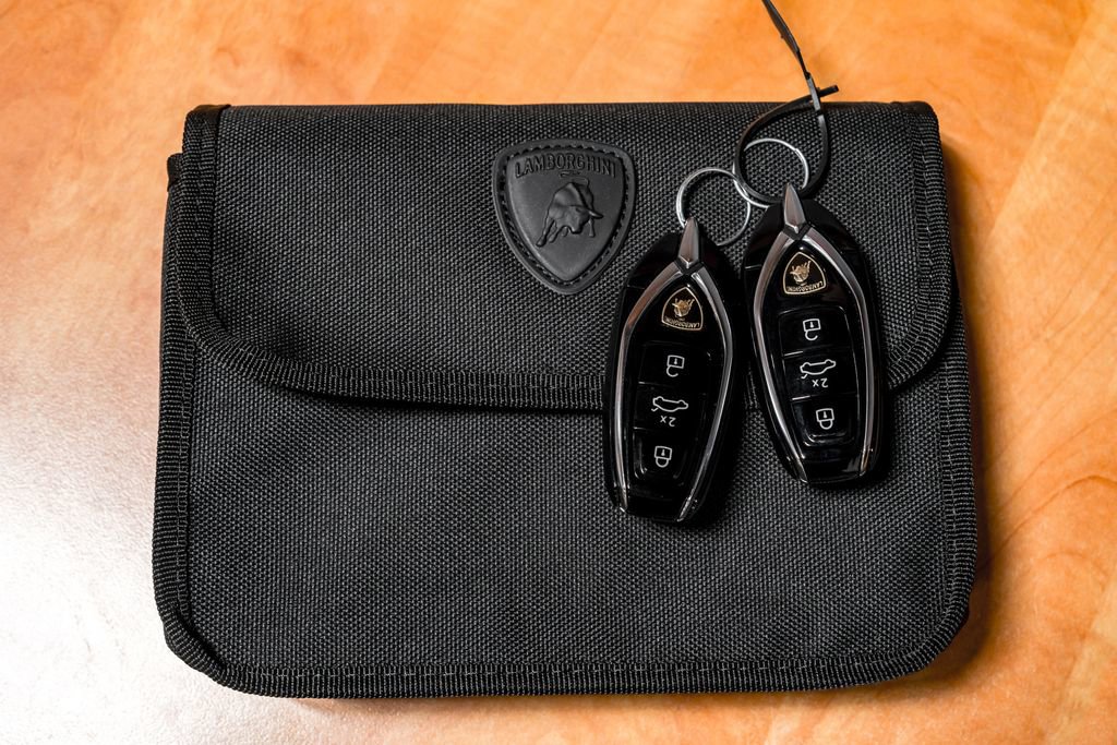 Used 2025 Lamborghini Urus SE AWD/4WD image 68