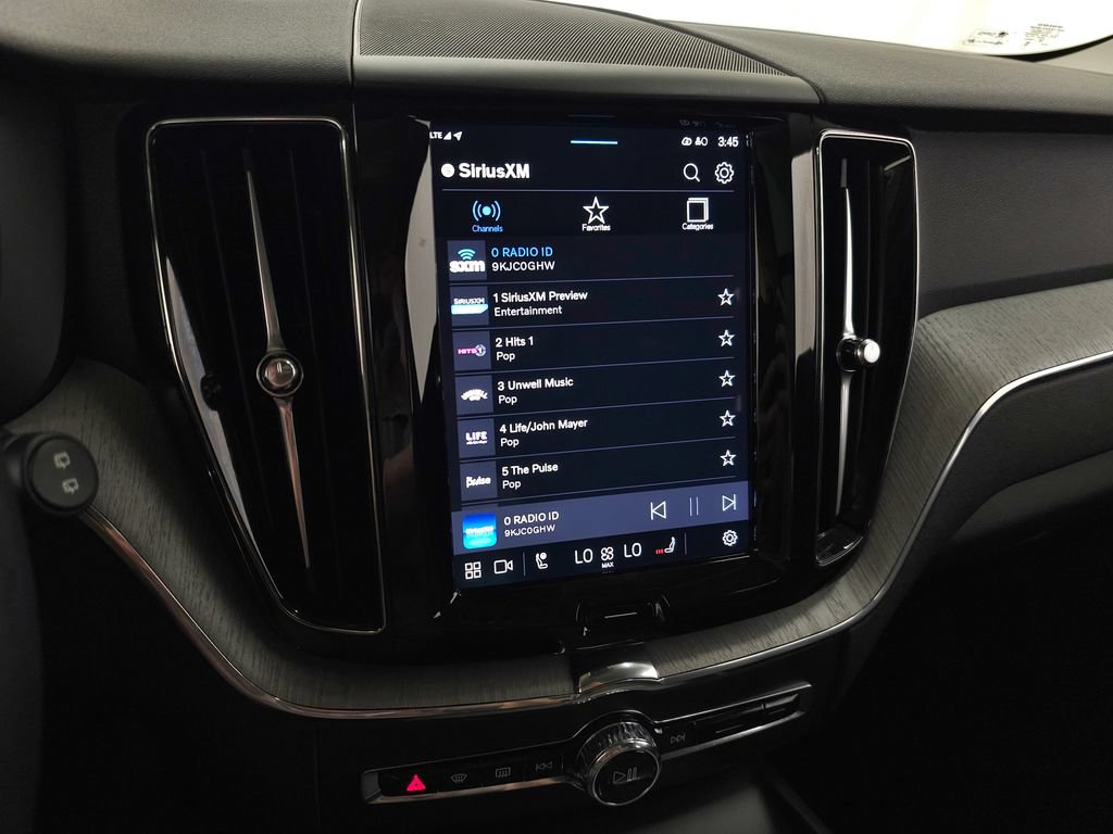 Certified 2025 Volvo XC60 B5 Plus AWD/4WD image 22