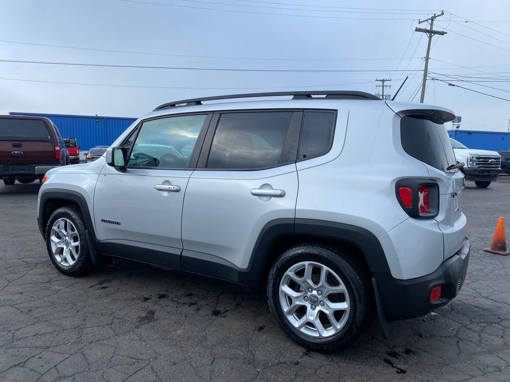 Used 2015 Jeep Renegade Latitude w/ Cold Weather Group FWD image 6
