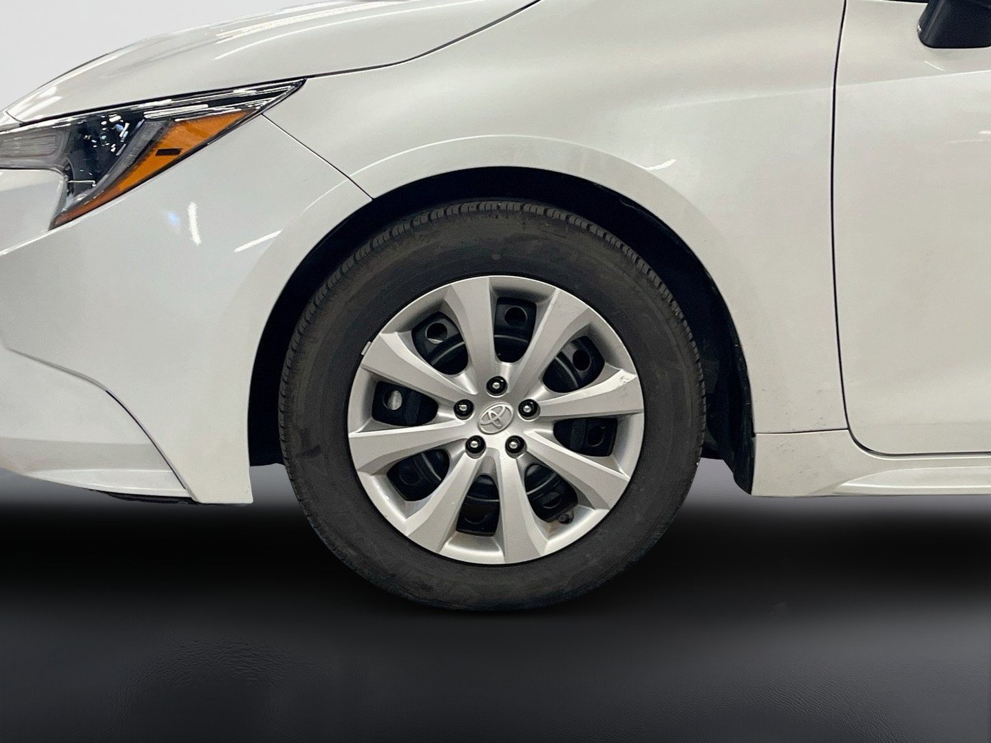 Used 2026 Toyota Corolla LE FWD image 29