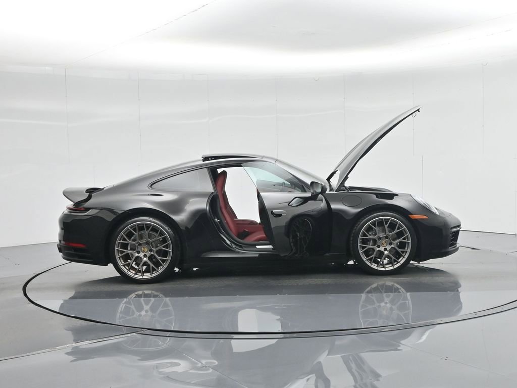Used 2023 Porsche 911 Carrera image 3