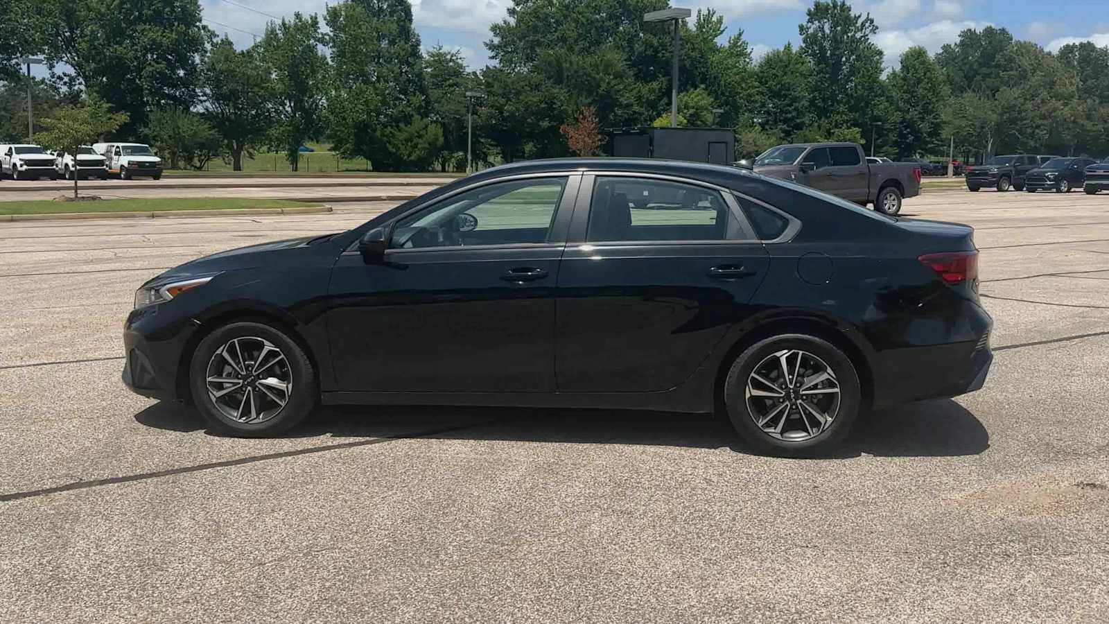 Used 2024 Kia Forte LXS FWD image 5