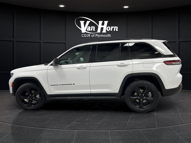 Certified 2024 Jeep Grand Cherokee Limited w/ Luxury Tech Group II AWD/4WD image 4