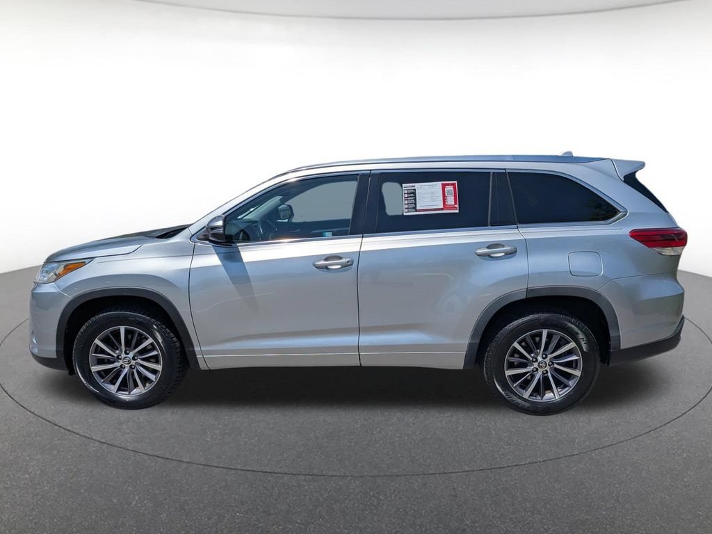 Used 2018 Toyota Highlander XLE FWD image 2