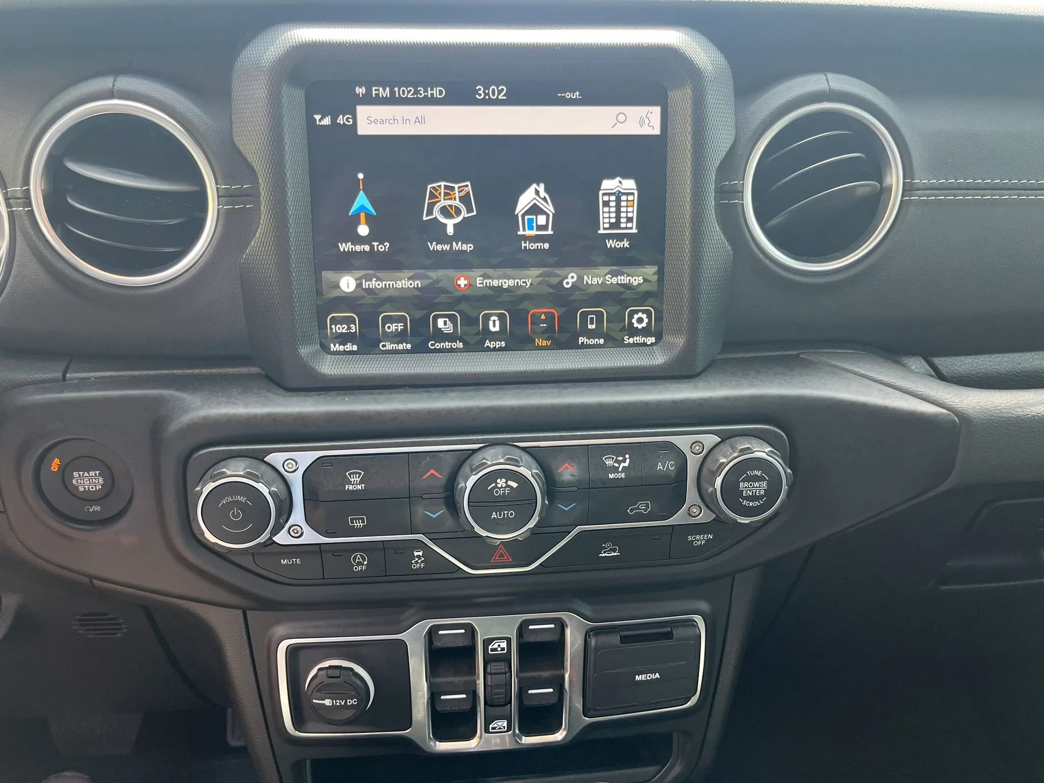 Used 2023 Jeep Gladiator Overland w/ Popular Equipment Package AWD/4WD image 21