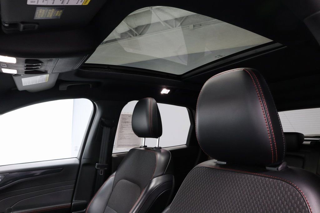 Certified 2024 Ford Escape ST-Line w/ Tech Pack #1 image 32