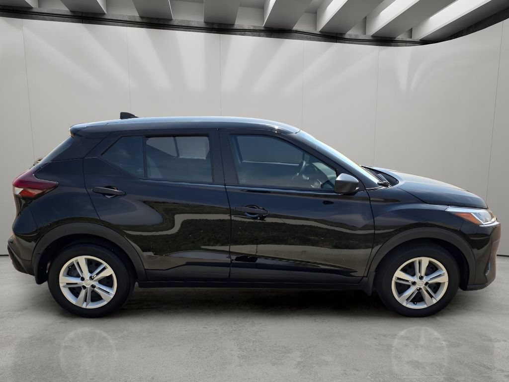 Used 2025 Nissan Kicks Play S w/ Interior Electronics Package FWD image 6