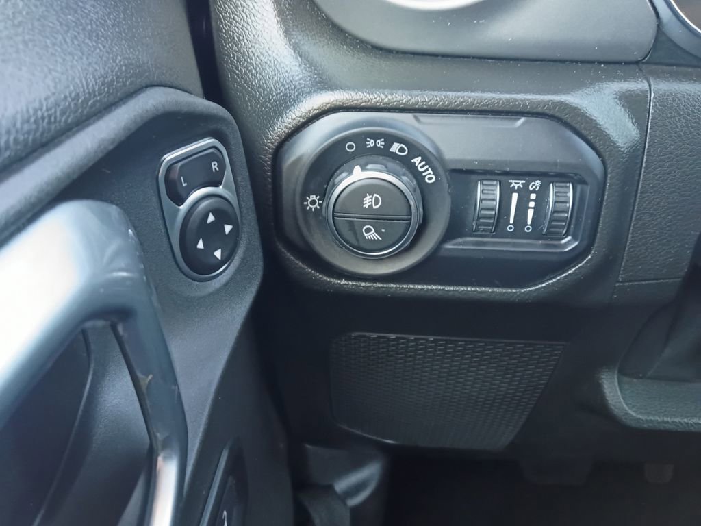 Used 2022 Jeep Gladiator Willys image 12