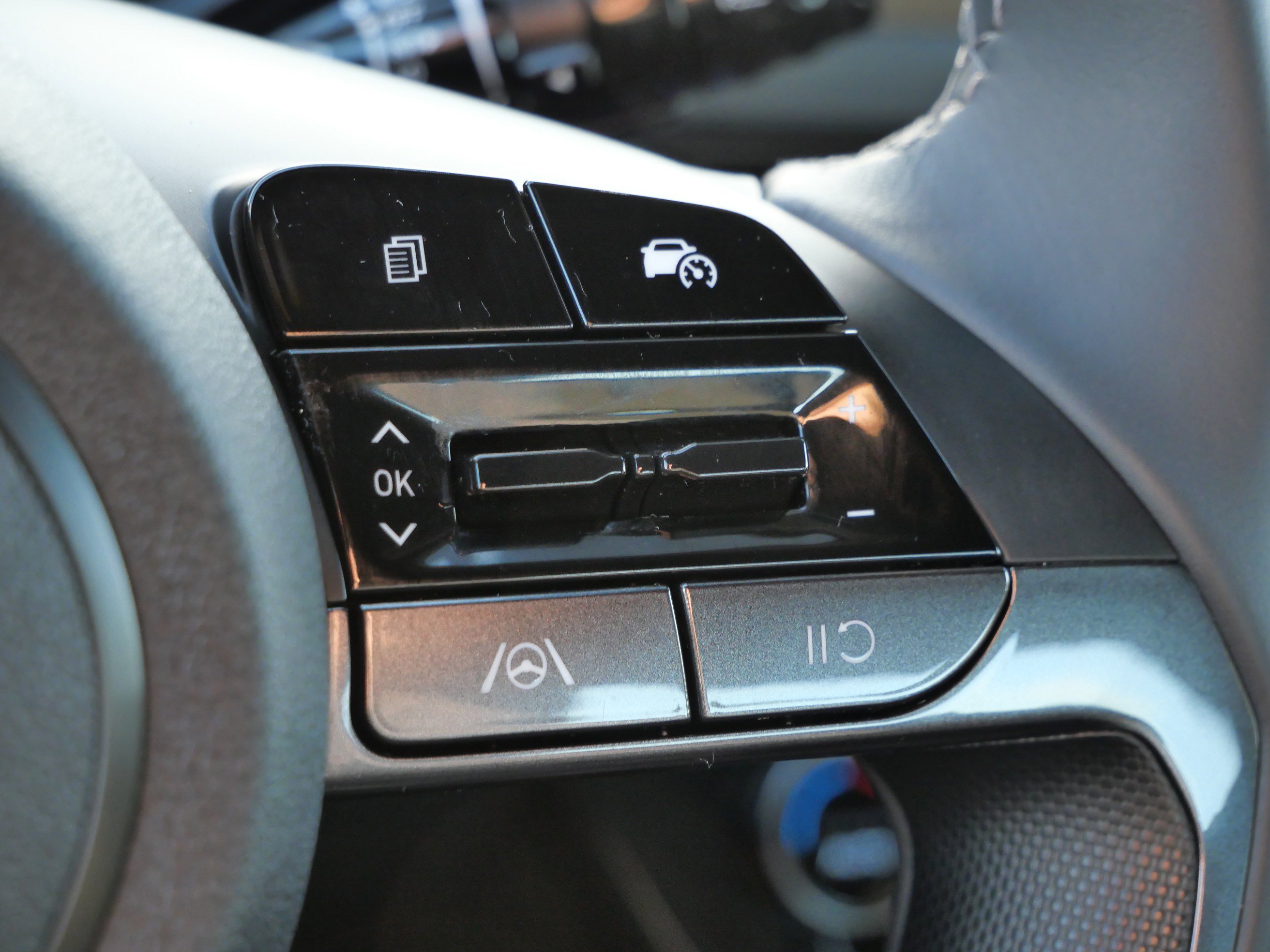 Certified 2025 Hyundai Elantra Sport image 31