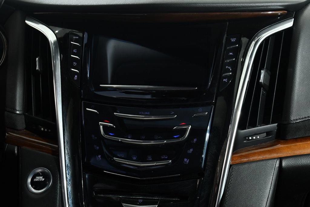 Used 2018 Cadillac Escalade Luxury AWD/4WD image 9