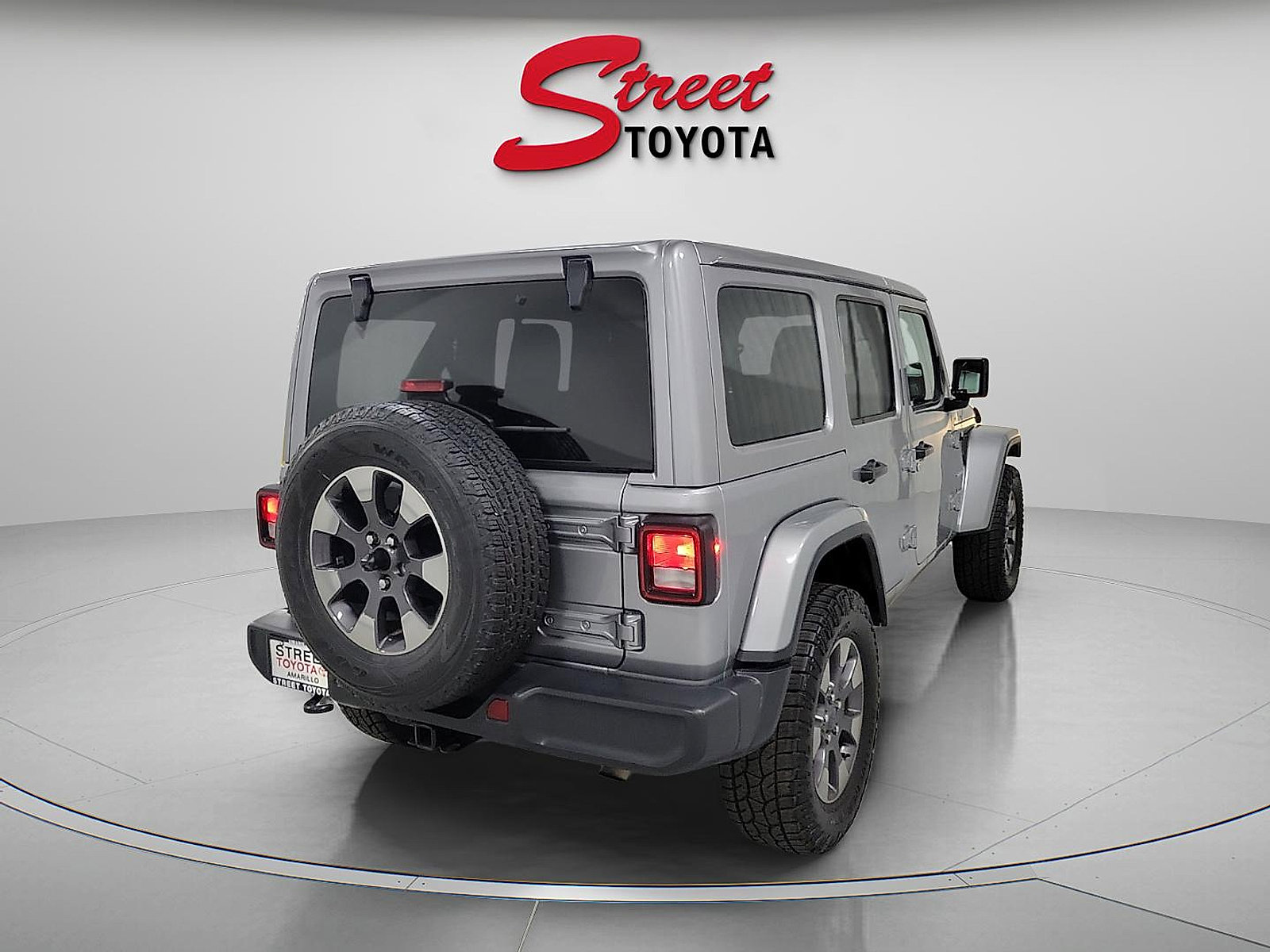 Used 2018 Jeep Wrangler Unlimited Sahara image 4