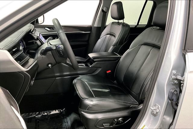 Used 2023 Jeep Grand Cherokee Limited w/ Luxury Tech Group II image 22