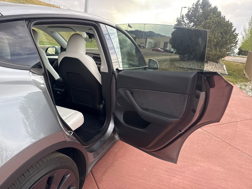 Used 2025 Tesla Model Y Performance image 18